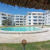 1-bedroom Apartment With Pool View, Beach Experien