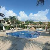 2 Bedroom House Sleeps 6 - Pool, Hot Tub, Garden