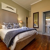 Leeuwenzee Guesthouse - Court Yard With Self Catering
