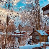 Romantic Cabin Right on the Lake With Fire Place