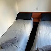 Spacious 2 bed Holiday Home Entertainment on Site