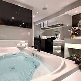 Sybaris Pool Suites