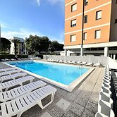 Flat in a Building With a Beautiful Pool - Beahost