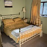 2 Bed Cottage - Sleeps 4 - Pets - Parking