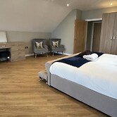 Pendle View Sleeps 8 With Hot Tub