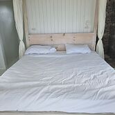 Harrys Cottages Cottage 5 Right on the Pink Sand