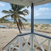 Harrys Cottages Cottage 5 Right on the Pink Sand