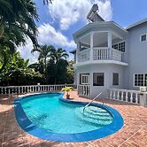 5 Bed Villa Sleeps 14 - Private Pool