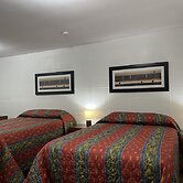 Driftwood Inn and Lodge by the lake