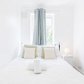 Charming 3-bed Apartment in Romford