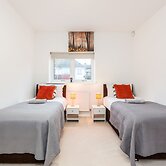 2BR Apt-sleeps 5-accessible-central Dartford