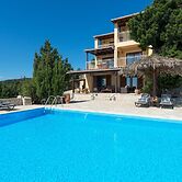 Avlaki Bay House in Paxi