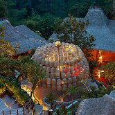 TIRA VILAGNA SUITES & SPA