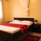 Stay.Plus Ebony Mara House