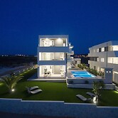 Apartments & Rooms Pool Villas Maris B