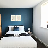 Salford Ark Comfort Stays Near Trafford Centre