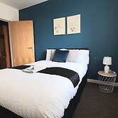 Salford Ark Comfort Stays Near Trafford Centre