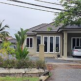 OYO Home 90496 Delima Homestay