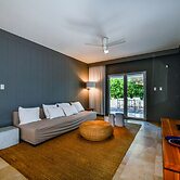 Beach Front Luxury Villa! Boca Catalina Malmok!