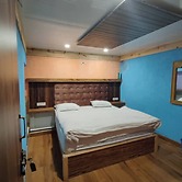 Goroomgo Payal Mall Road Nainital