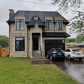 Brand New Basement Apt next to Beach & Go Train