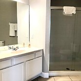 301 - Super Clean & Beautiful. Pools, Gym, Lake