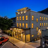 Stirling All Suites Hotel