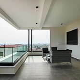 Phaedrus Living: Sea View Anna Residence 202