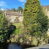 Beautiful Peak District Cottage With Hot Tub