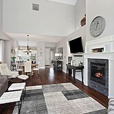 Village 62 Gorgeous Remodeled Townhouse with Firepit on the Backyard b