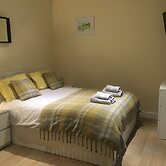 Private Entry Double Bedroom With Beautiful Views!