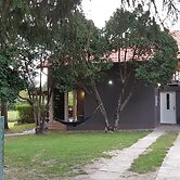 Green Retreat Kuca uz Rijeku za Savrseni Odmor