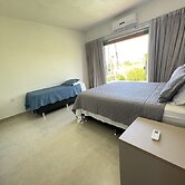 Casa COMPLETA com Piscina 1 Min da Praia