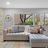 Cute Delightfully Remodeled Spacious Condo 2 Bedroom Condo by Redawnin