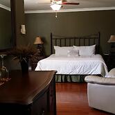 The Carriage House Inn