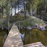 Lakefront Hideaway