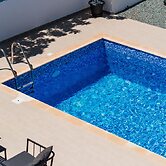 Sanders White Mountains - Bright Villa With Pool