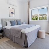 Sanders White Mountains - Inviting Villa With Pool