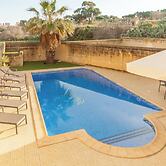 Centre Island Gozitan Farmhouse & Pool