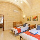 Centre Island Gozitan Farmhouse & Pool