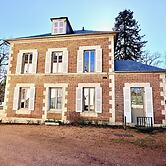Gîte Vichy - 4 Chambres, Situé Dans le Parc du Château de Charmeil