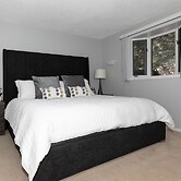 Dream 4-Br 4-Ba Chalet | Private Hot Tub | 2 min to Jasper National Pa