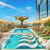 AC Hotel Downtown Los Angeles, a Marriott Hotel