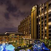 M Resort & Hotel