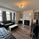 Bright and Spacious 2-bed Apartment in Sutton