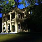 Monmouth Historic Inns and Gardens