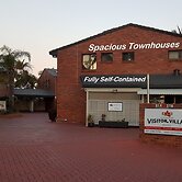 Cleveland Visitor Villas Motel