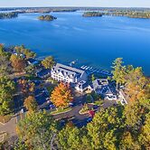 Bay Pointe Inn