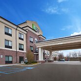 Holiday Inn Express & Suites Washington - Meadow Lands by IHG