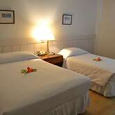 West Plaza Hotel Downtown